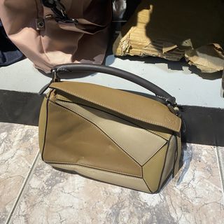 (Category: ) located in . Submitted by .dresshttps (Listing ID 1451625969, Image 1). Description: .