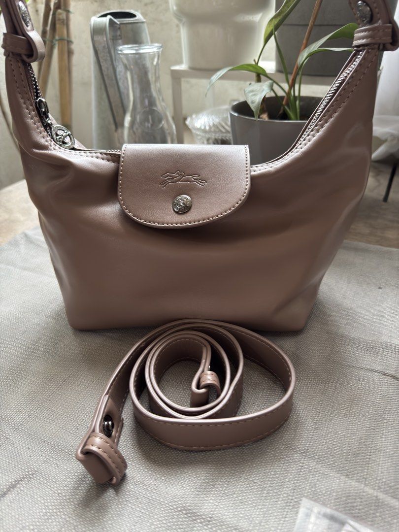 Longchamp Hobo Bag - (Category: Luxury Bags & Wallets) located in Muntinlupa City. Submitted by felma31 (Listing ID 1451607608, Image 1). Description: - Beautiful rose pink color - Comes with a detachable strap for versatile styling - Signature Longchamp logo embossed on the flap - Secure zipper closure - Ideal for everyday wear and errands.
