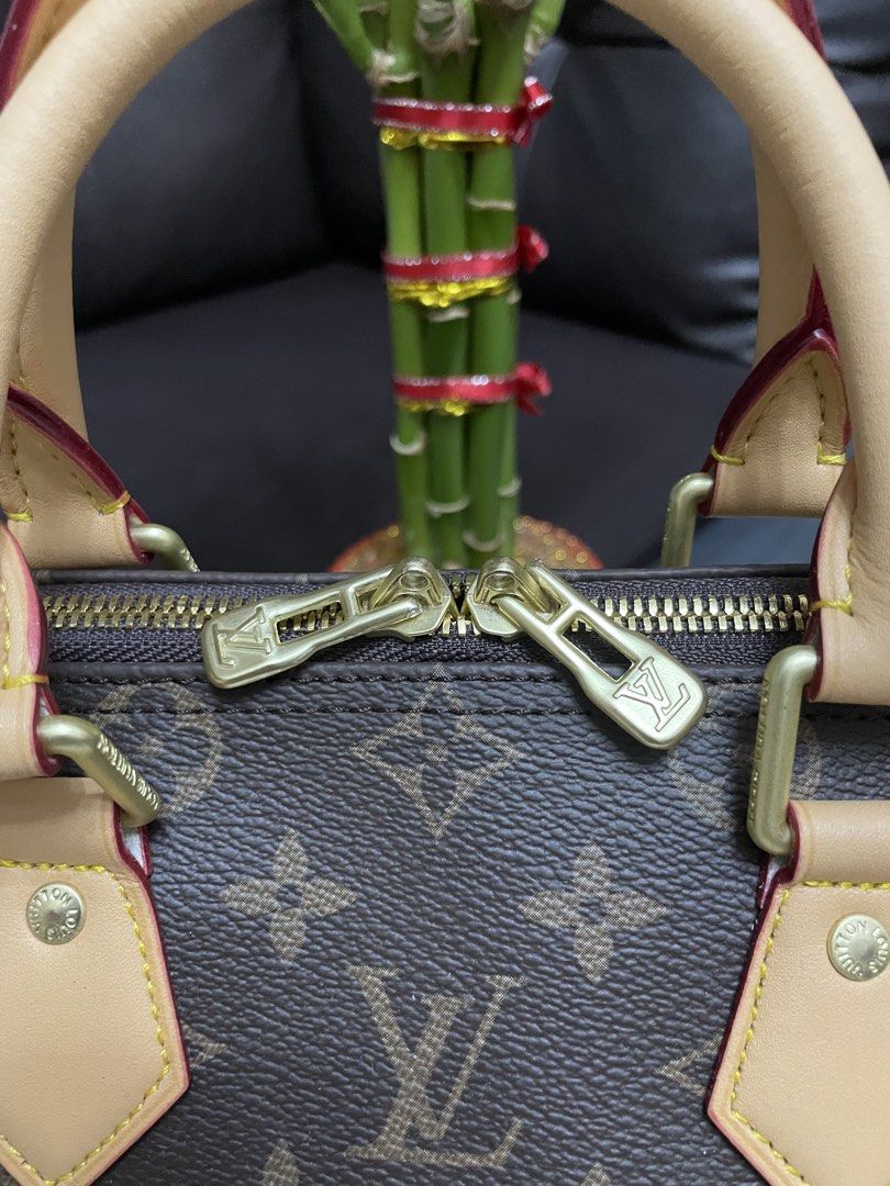Louis Vuitton (Category: Luxury Bags & Wallets) located in Mandaue City. Submitted by ludz_0246 (Listing ID 1451545423, Image 3). Description: Coded Dustbag 25cm Mono brown Fit for delay use No issue Korea Source .