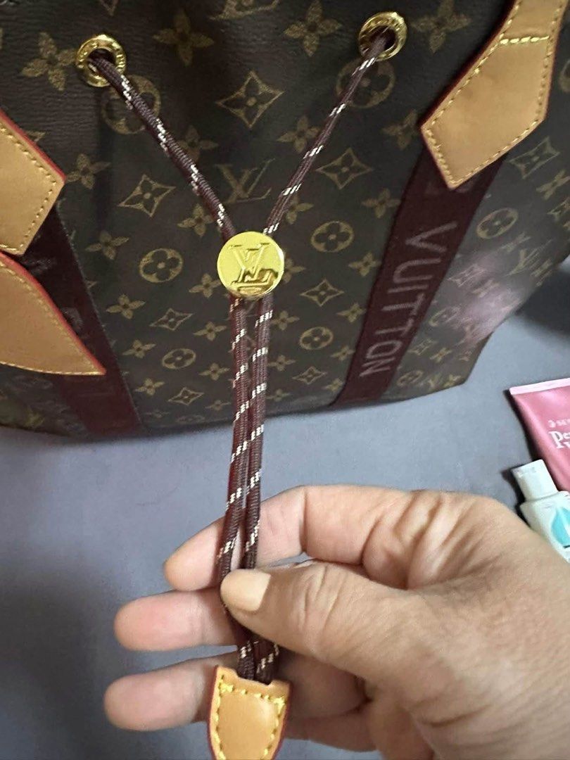 Louis Vuitton Large Travel Bag (Category: Luxury Bags & Wallets) located in Mandaue City. Submitted by ludz_0246 (Listing ID 1451564254, Image 3). Description: Coded Dustbag Travel Bag Large Capacity Good as new condition .