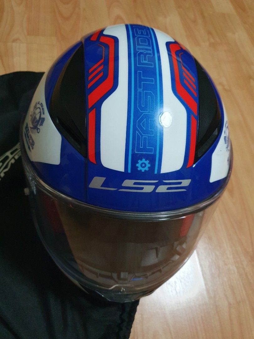 LS2 Helmet Full face (Category: Helmets and other Riding Gears) located in Manila. Submitted by brandtita (Listing ID 1451564491, Image 2). Description: LS2 Helmet Full Face medium size used with minimal scratches may reflectorized sticker sa likod (pwede tanggalin) Pwede po ipa lalamove or grab QC area.