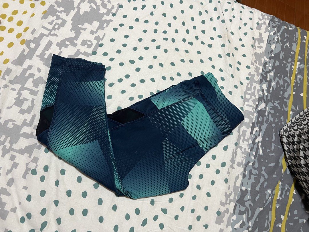 Lululemon Align Crop Leggings Geometric Print Size 6 (Category: Activewear) located in Antipolo. Submitted by murapod2 (Listing ID 1451532161, Image 2). Description: - Lululemon Align Crop Leggings - Size: 6 - Design: Teal and navy blue geometric pattern - Features: Mesh panels on the sides - Material: Comfortable and stretchy - Perfect for: Workouts or casual wear.