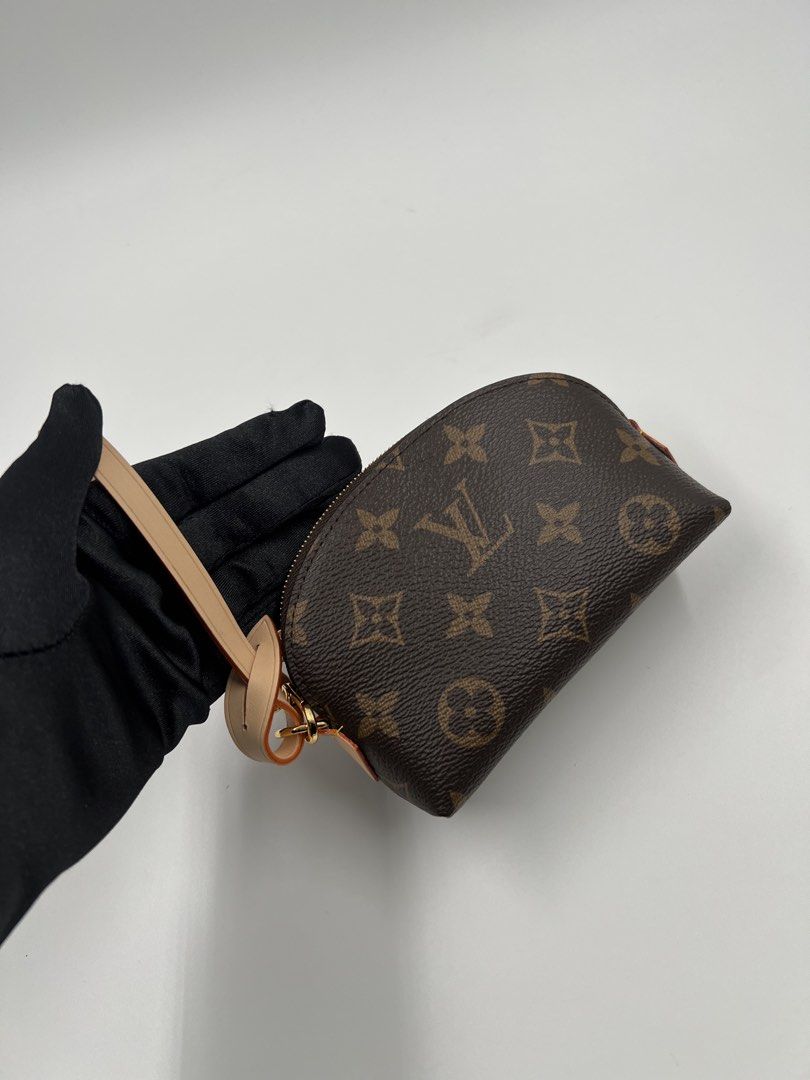 ▪️LV cosmetic pouch (Category: Luxury Bags & Wallets) located in Makati City. Submitted by aveltot_rig (Listing ID 1451620162, Image 2). Description: item: LV cosmestic bag Size: so cute! Condition: Like New! ✨ 🎌Japan sourced. No certificate or warranty. Not for resale!.