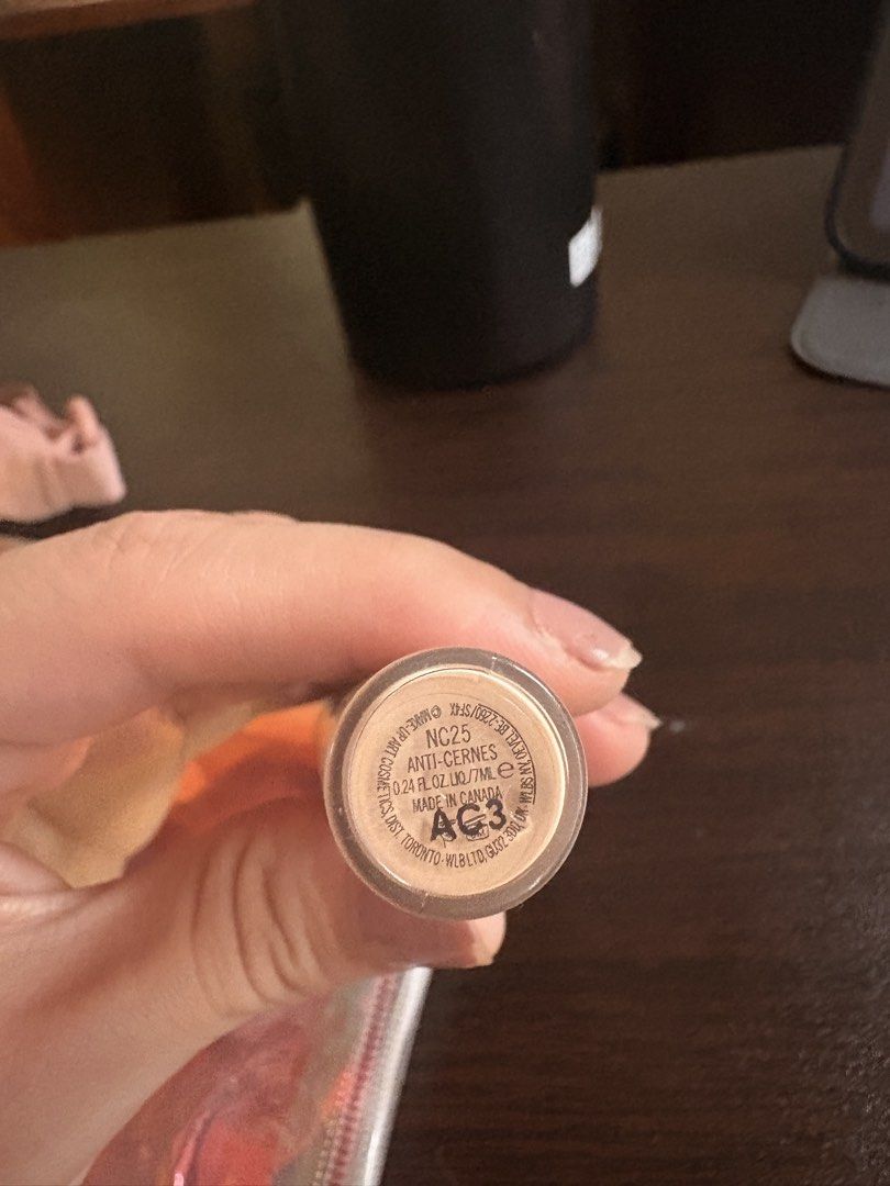 MAC Studio Fix 24-Hour Smooth Wear Concealer NC25 (Category: Makeup) located in Quezon City. Submitted by stephanievirata (Listing ID 1451556349, Image 2). Description: - MAC Studio Fix Concealer - Shade: NC25 - Size: 7ml - used one Rfs: not my shade. Too light.