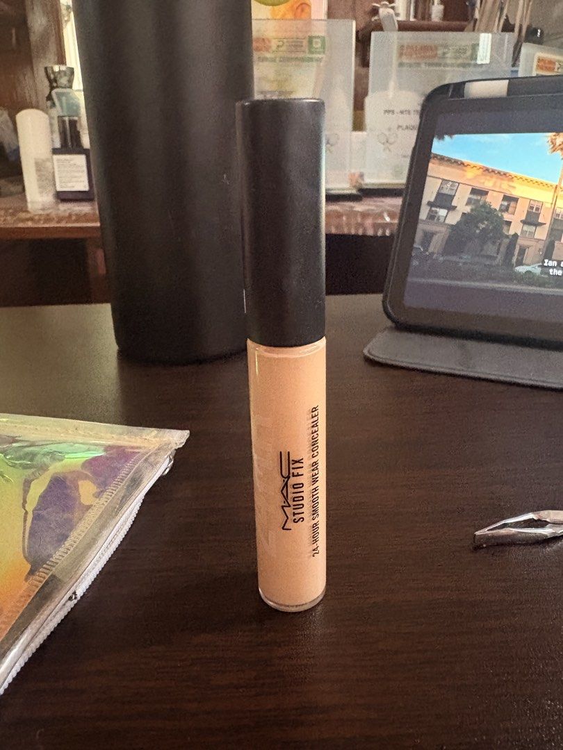 MAC Studio Fix 24-Hour Smooth Wear Concealer NC25 (Category: Makeup) located in Quezon City. Submitted by stephanievirata (Listing ID 1451556349, Image 1). Description: - MAC Studio Fix Concealer - Shade: NC25 - Size: 7ml - used one Rfs: not my shade. Too light.