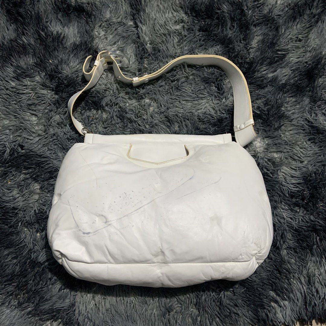 Maison Margiela Glam Slam Bag White Leather (Category: Luxury Bags & Wallets) located in Davao. Submitted by anyastark (Listing ID 1451644962, Image 2). Description: - White Maison Margiela Glam Slam bag - Made from soft, padded leather - Features the iconic number tag - Adjustable shoulder strap for comfort - Ideal as a stylish everyday bag - Issue See Picture.