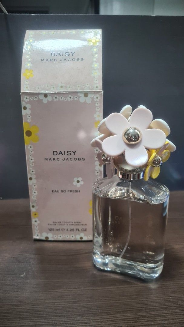 LEGIT Marc Jacobs Daisy Eau So Fresh Perfume 125ml (Category: Fragrance & Deodorants) located in Paranaque City. Submitted by lorem45 (Listing ID 1451555333, Image 1). Description: - Marc Jacobs Daisy Eau So Fresh - Eau de Toilette - 125 ml / 4.2 fl oz - Comes in original box - Great scent for everyday wear - Popular fragrance.