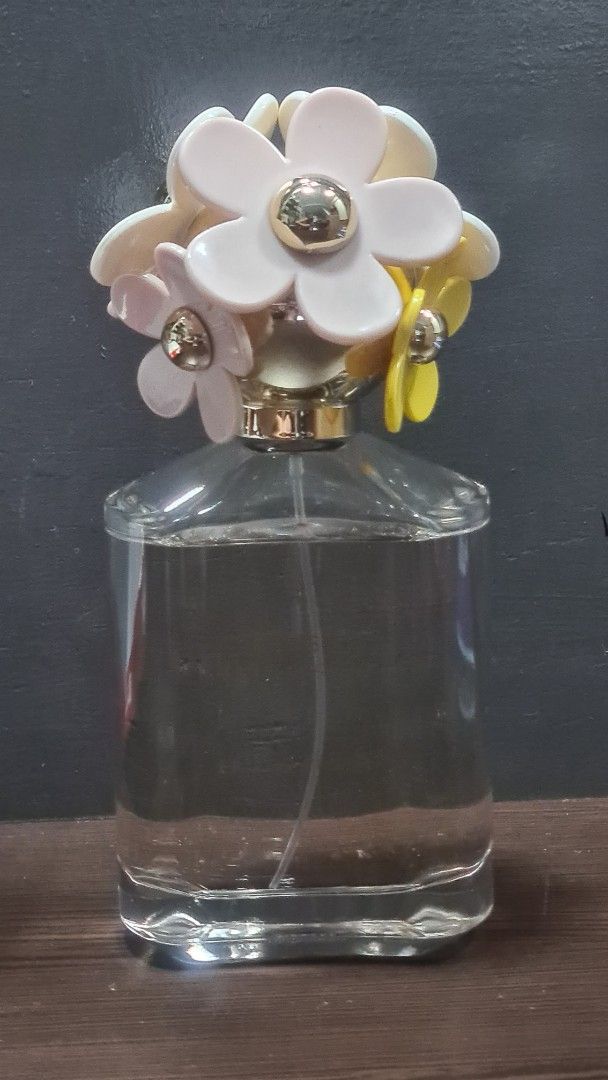 LEGIT Marc Jacobs Daisy Eau So Fresh Perfume 125ml (Category: Fragrance & Deodorants) located in Paranaque City. Submitted by lorem45 (Listing ID 1451555333, Image 2). Description: - Marc Jacobs Daisy Eau So Fresh - Eau de Toilette - 125 ml / 4.2 fl oz - Comes in original box - Great scent for everyday wear - Popular fragrance.