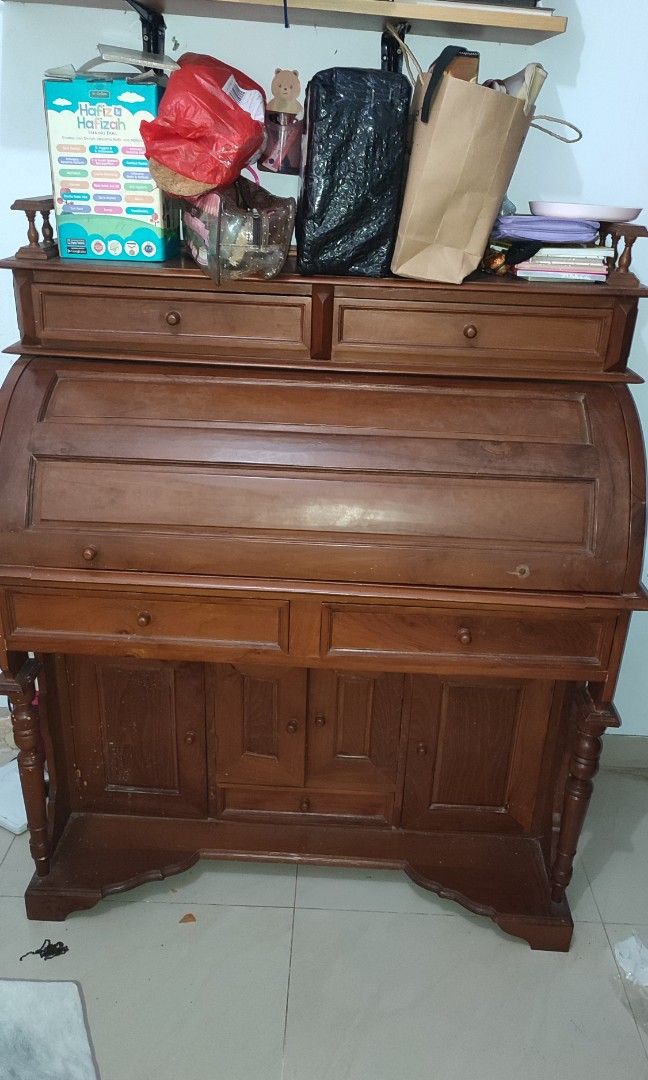 Meja Belajar Kayu Jati (Kategori: Perabotan Rumah) berada di Jakarta Timur. Dikirim oleh pupu09 (ID iklan 1451659406, Gambar 2). Deskripsi: bisa ditutup mejanya jd ga makan tempat kyk difoto bahan kayu jati kokoh.