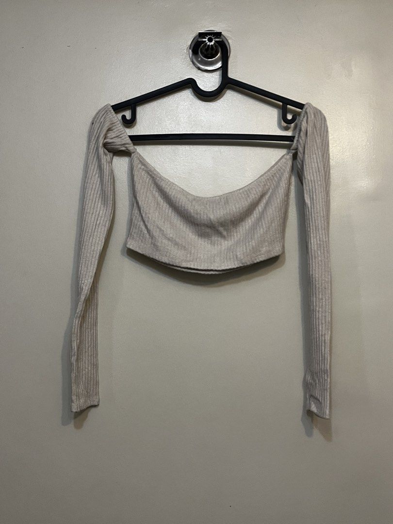MISSY EMPIRE Top (Category: Longsleeves) located in Quezon City. Submitted by declutteringbyjam (Listing ID 1451562306, Image 1). Description: - Ribbed long sleeve crop top - Brand: Missy Empire - Style: Off-shoulder with sweetheart neckline - Material: Stretchy - Estimated Size: S or M - Versatile: Perfect for dressing up or down.