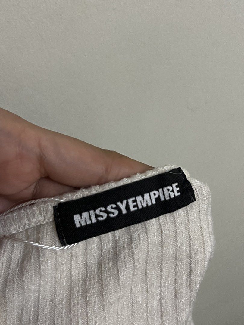 MISSY EMPIRE Top (Category: Longsleeves) located in Quezon City. Submitted by declutteringbyjam (Listing ID 1451562306, Image 2). Description: - Ribbed long sleeve crop top - Brand: Missy Empire - Style: Off-shoulder with sweetheart neckline - Material: Stretchy - Estimated Size: S or M - Versatile: Perfect for dressing up or down.
