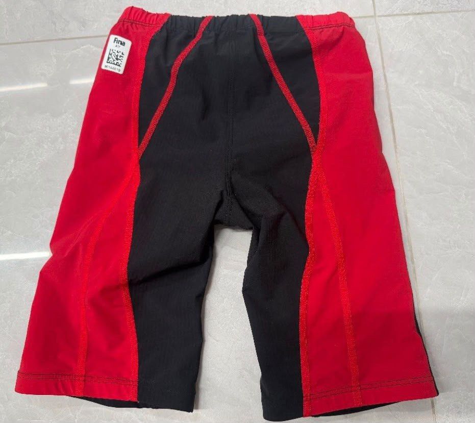 Mizuno 競賽泳褲 （分類：運動服裝）位於 Hong Kong。 由 scrdfhbfhh 提交（商品編號 1451527852，圖片 3）。簡介： 比賽貼身款式 不是一般泳褲質地。