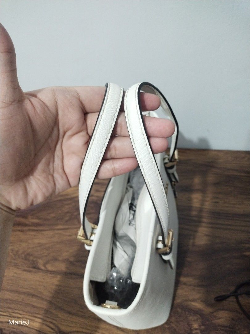 MK Jet Set small Tote (Category: Luxury Bags & Wallets) located in Manila. Submitted by inamarie.j104 (Listing ID 1451596434, Image 2). Description: .