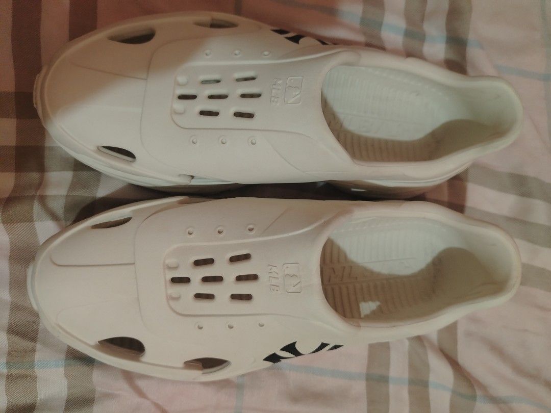 MLB Chunky Slides (Category: Slippers & Slides) located in Abucay. Submitted by zai_1313 (Listing ID 1451632094, Image 1). Description: -Size US 10 - 9/10 condition -COD/COP thru LBC.