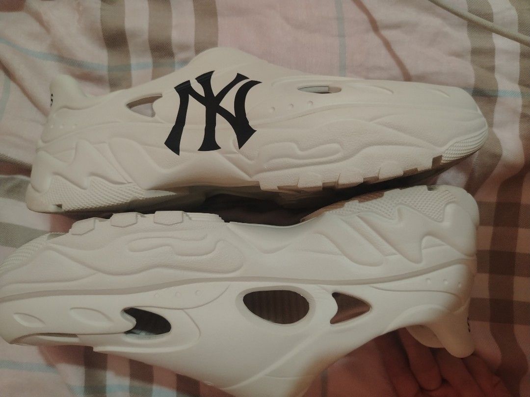 MLB Chunky Slides (Category: Slippers & Slides) located in Abucay. Submitted by zai_1313 (Listing ID 1451632094, Image 3). Description: -Size US 10 - 9/10 condition -COD/COP thru LBC.
