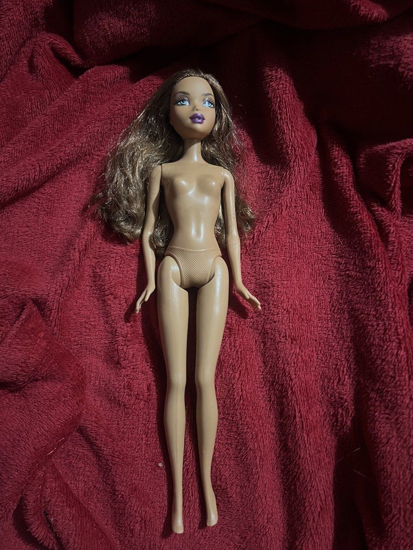 My scene madison (unknown line) (Category: Kids Toys) located in Manila. Submitted by happydays.com (Listing ID 1451614672, Image 2). Description: - Nude fashion doll - Long, wavy brown hair - Bright blue eyes - Vibrant purple lips - Ideal for collectors or imaginative play Flaws on hand only See attached photos for reference..