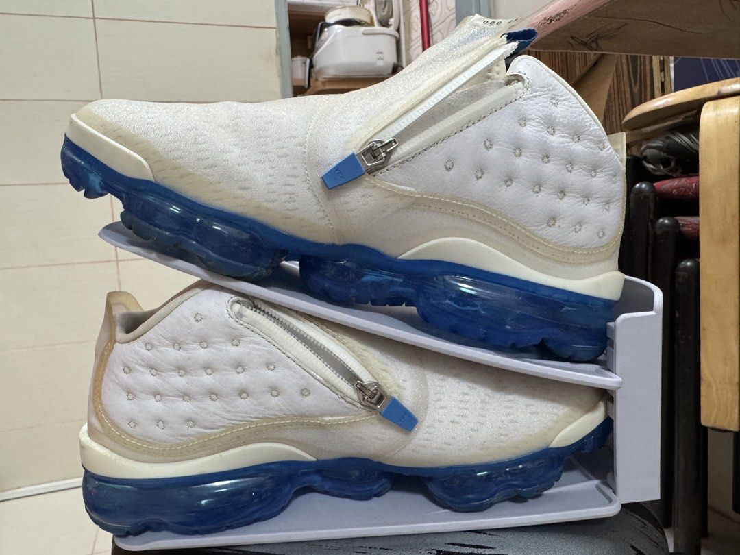 nike air jordan 藍色色 高筒 （分類：波鞋）位於 Hong Kong。 由 shariii310 提交（商品編號 1451643491，圖片 2）。簡介： size 見相，新舊如圖，$1xxx 購入，已變黃，介意勿拍，冇位，剩鞋，包sf櫃/利東站交收。