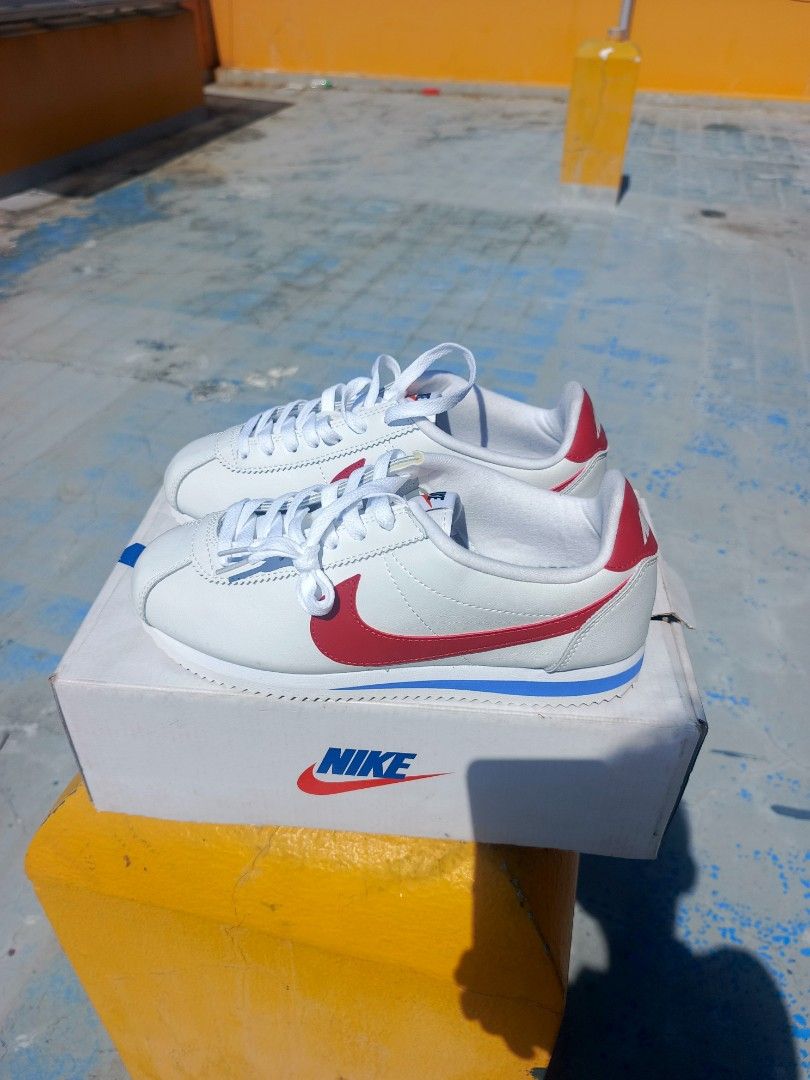 Nike Cortez White Red Blue Leather Sneakers (Category: Sneakers) located in Caloocan City. Submitted by romkicks (Listing ID 1451661464, Image 3). Description: - Classic Nike Cortez - Color: White leather with red swoosh and blue stripe - Includes original box - Ideal for casual wear - Timeless and iconic design.