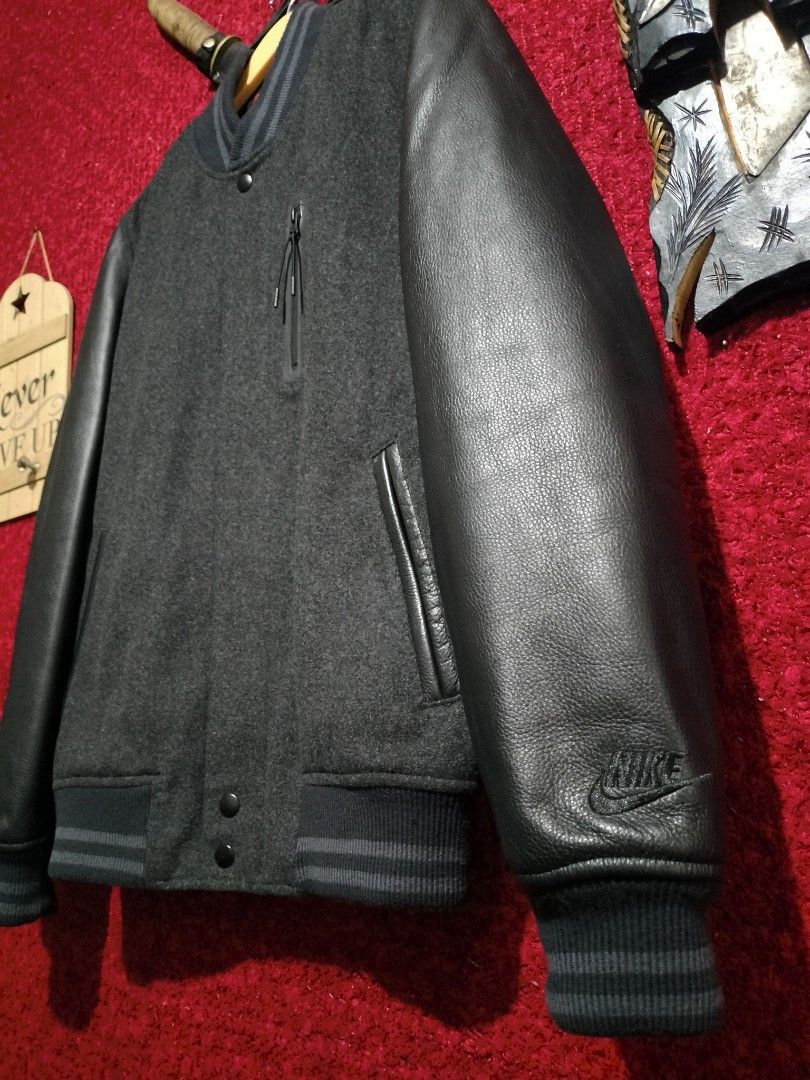 NIKE DESTROYER WOOL LEATHER JACKET FOR MEN'S (Category: Coats, Jackets and Outerwear) located in Baguio. Submitted by vertex_nga.pow (Listing ID 1451610980, Image 3). Description: NIKE DESTROYER WOOL LEATHER JACKET FOR MEN'S MEDUIM ON TAG DIMENSION 27L BY 20 ARMPIT TO ARMPIT 17 INCHES SHOULDER TO SHOULDER 27 INCHES SLEEVE COW HIDE LEATHER MATERIAL SLEEVE PART EXCELLENT CONDITION BAGUIO LOCATION PLUS SF SA MALAYU JNT COURIER PASS COD UNLI VOUCH PR