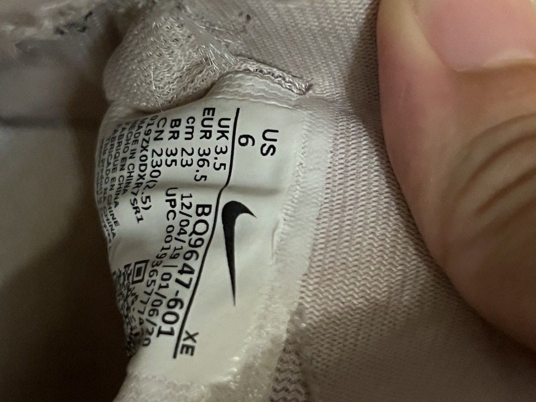 Nike dirty pink color running shoes 波鞋 運動跑鞋 超鞋保護 women air zoom Pegasus 37 size 36.5 白logo 靚易襯 （分類：波鞋）位於 Hong Kong。 由 kitkitchu08 提交（商品編號 1451628620，圖片 2）。簡介： Real . As shown From Nike shop . Original $6xx Good color for running or daily use. Not for perfect wanted ppl 。