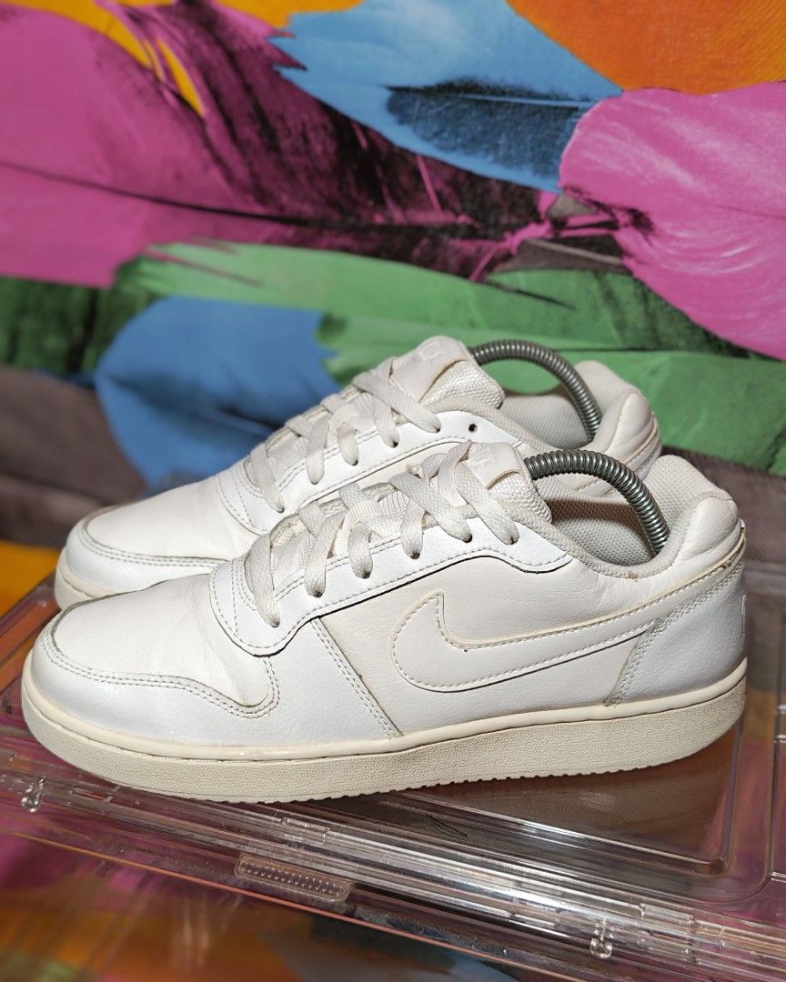 Nike Ebernon Low (Category: Sneakers) located in Dulag. Submitted by konswelosesilyamariya18 (Listing ID 1451683912, Image 1). Description: - Classic white Nike low-top sneakers - Lace-up closure for a secure fit - Versatile design, perfect for everyday wear - Iconic Nike swoosh on the side - Embossed Nike logo on the heel - Ideal for casual outfits.