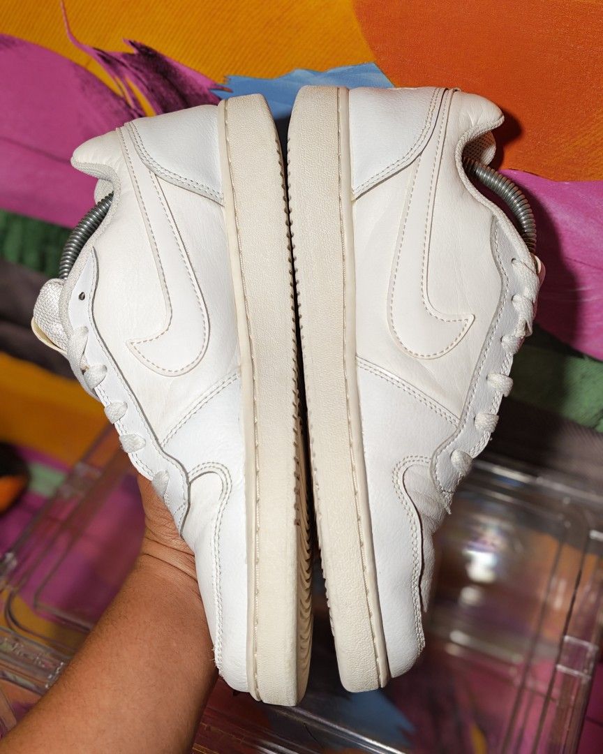 Nike Ebernon Low (Category: Sneakers) located in Dulag. Submitted by konswelosesilyamariya18 (Listing ID 1451683912, Image 3). Description: - Classic white Nike low-top sneakers - Lace-up closure for a secure fit - Versatile design, perfect for everyday wear - Iconic Nike swoosh on the side - Embossed Nike logo on the heel - Ideal for casual outfits.