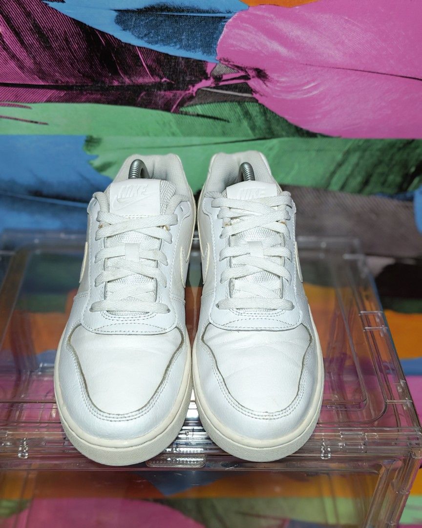 Nike Ebernon Low (Category: Sneakers) located in Dulag. Submitted by konswelosesilyamariya18 (Listing ID 1451683912, Image 2). Description: - Classic white Nike low-top sneakers - Lace-up closure for a secure fit - Versatile design, perfect for everyday wear - Iconic Nike swoosh on the side - Embossed Nike logo on the heel - Ideal for casual outfits.
