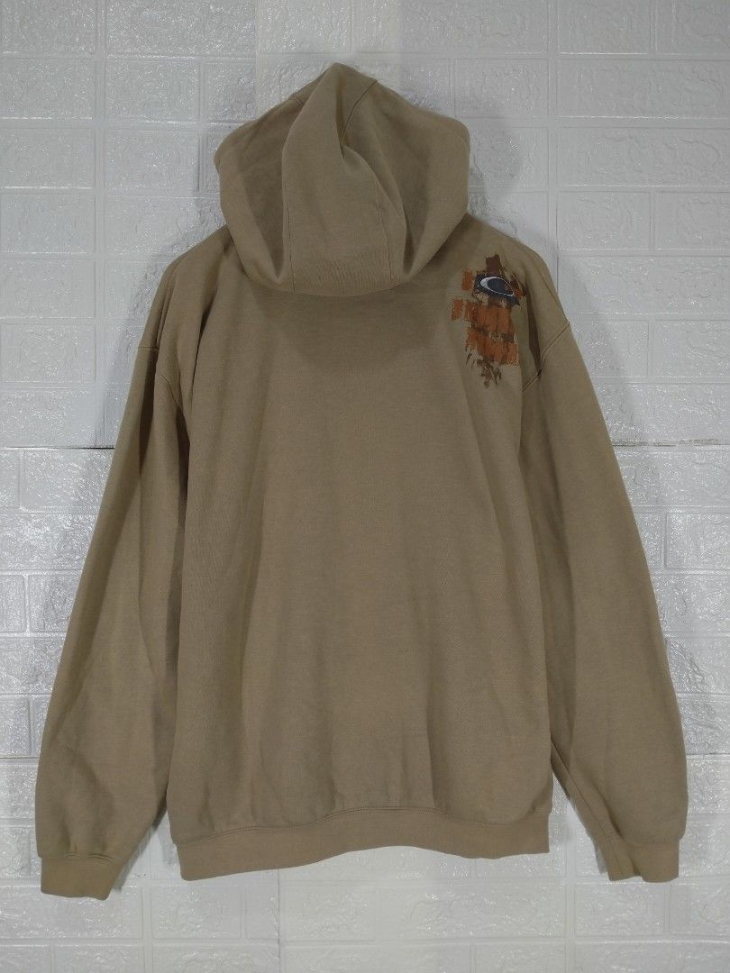 OAKLEY JACKET (Category: Coats, Jackets and Outerwear) located in Baguio. Submitted by dansteals (Listing ID 1451616089, Image 2). Description: VINTAGE OAKLEY ZIP UP JACKET 29 X 24 LARGE EXCELLENT CONDITION.