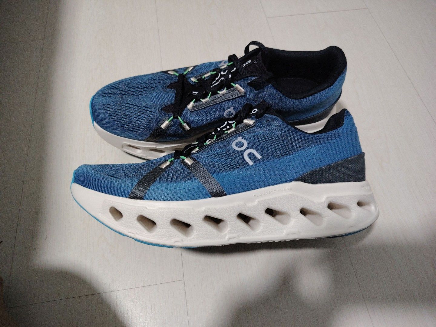 ON Cloud Eclipse US12 (Category: Sneakers) located in Singapore. Submitted by running.man (Listing ID 1451661252, Image 1). Description: - ON Cloud Eclipse Running shoes - Lightweight and breathable mesh - Size US12 - Mileage : 10km -Shoes only, no box.