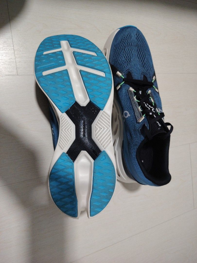 ON Cloud Eclipse US12 (Category: Sneakers) located in Singapore. Submitted by running.man (Listing ID 1451661252, Image 3). Description: - ON Cloud Eclipse Running shoes - Lightweight and breathable mesh - Size US12 - Mileage : 10km -Shoes only, no box.