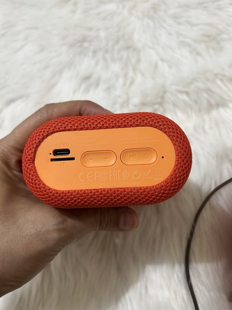 Orashare Bluetooth Speaker (Category: Soundbars, Speakers & Amplifiers) located in Paranaque City. Submitted by meowlingpersian (Listing ID 1451573159, Image 3). Description: Orashare wireless speaker BS01 bundled with Supernova Open Blue bone conduction earphones - exchange gifts from last Christmas; never used because they’re not my style - P400 - boxes have been discarded - for pick up only on customer’s account.