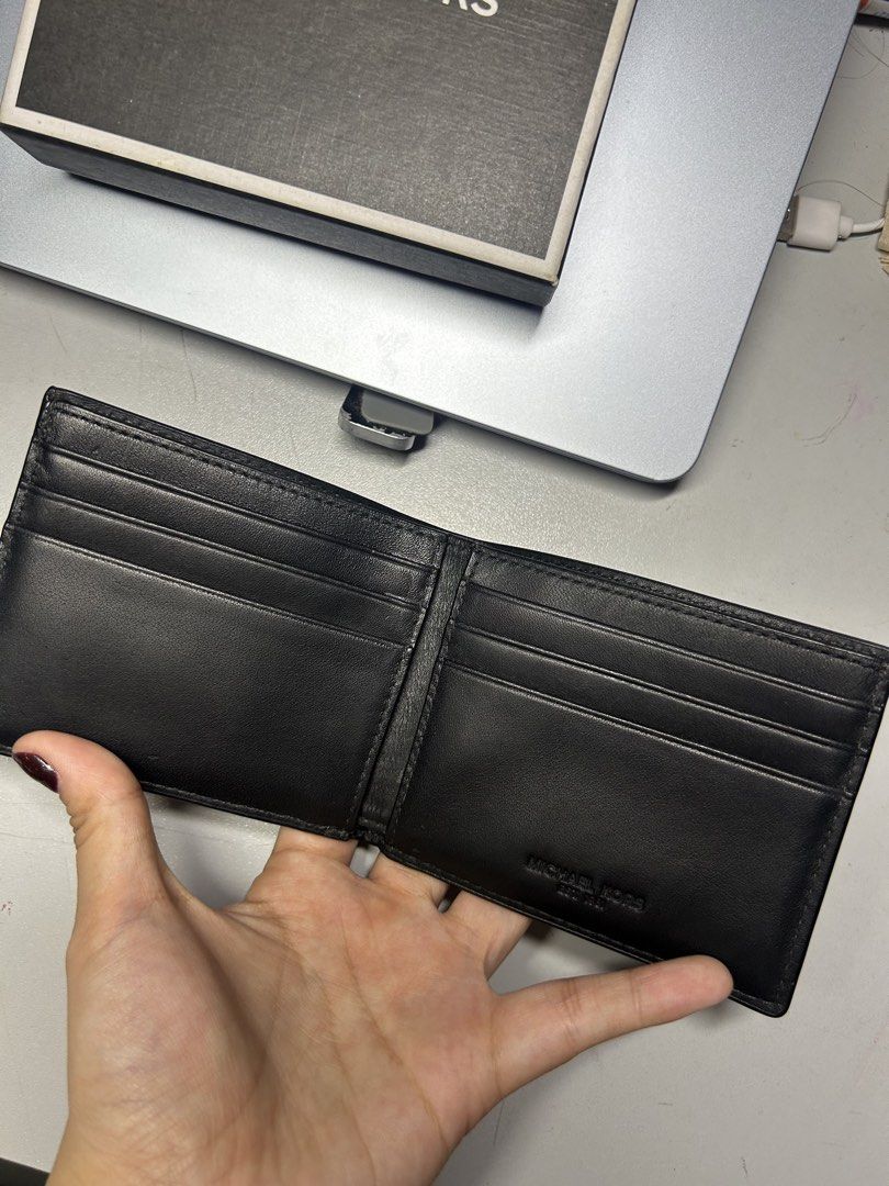 Original Michael Kors Leather Bifold Wallet For Men (Category: Wallets & Card Holders) located in Paranaque City. Submitted by fielasanik-anik (Listing ID 1451696325, Image 2). Description: - wallet is original and given as a gift ( no receipt) - never been used and naka tago lang sa box (original packaging) - can do meetups (lrt redemptorist and feu manila) - can ship thru lalamove and j&t.
