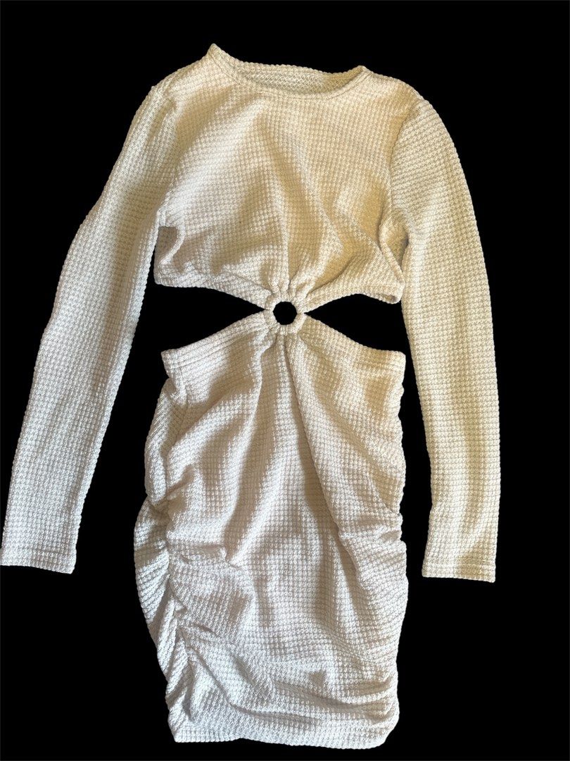 O-ring cut out waist bodycon (Category: Dresses) located in Baguio. Submitted by ons03 (Listing ID 1451539663, Image 1). Description: .