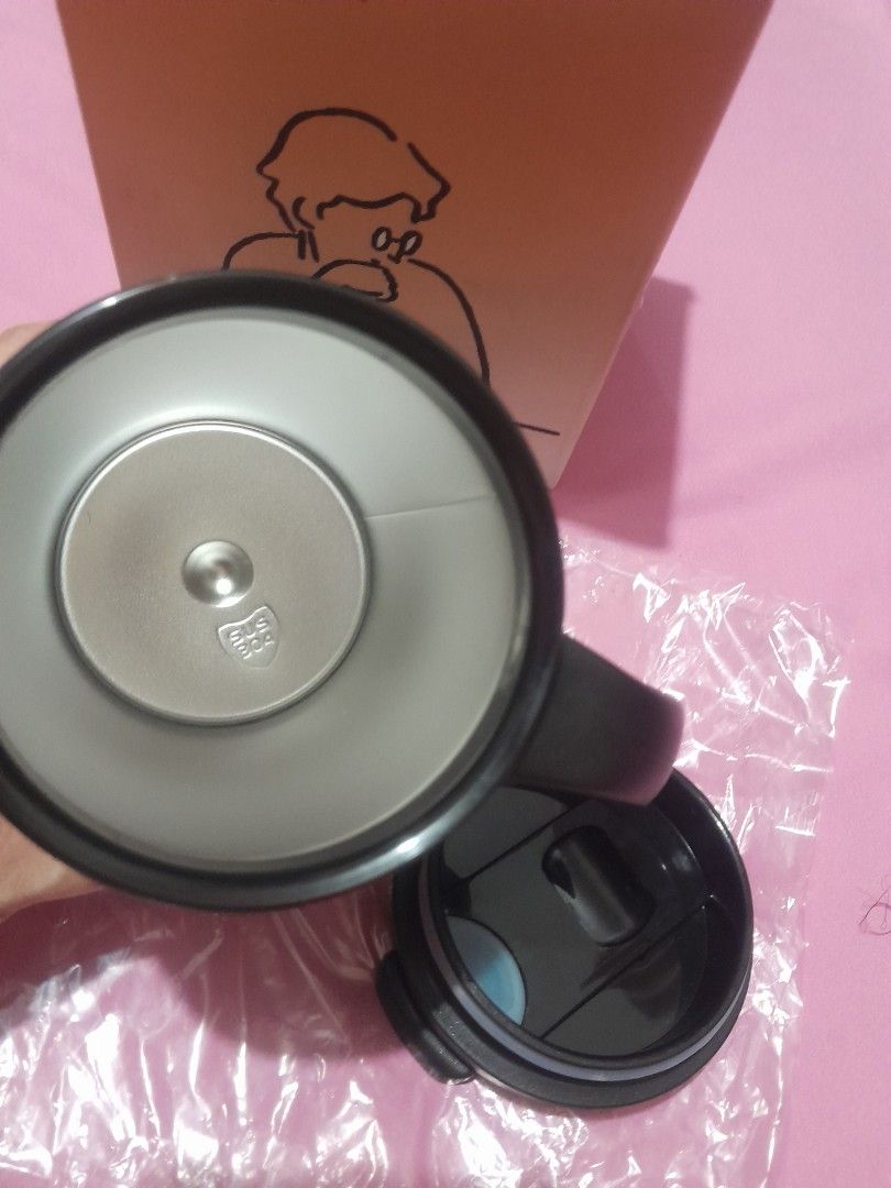 Peliflask Coffee Mug Insulated (Category: Coffee & Tea Tableware) located in Quezon City. Submitted by warmturtle.ba931b (Listing ID 1451579506, Image 2). Description: Peliflask Stainless Steel Coffee Mug ✅ Authentic Peliflask insulated coffee mug ☕ 500ml capacity; perfect for coffee, tea, hot chocolate, or cold drinks 🥤 Premium stainless steel construction 💧 Leakproof lid for worry-free carrying 🖤 Sleek matte black finish with comfortable erg