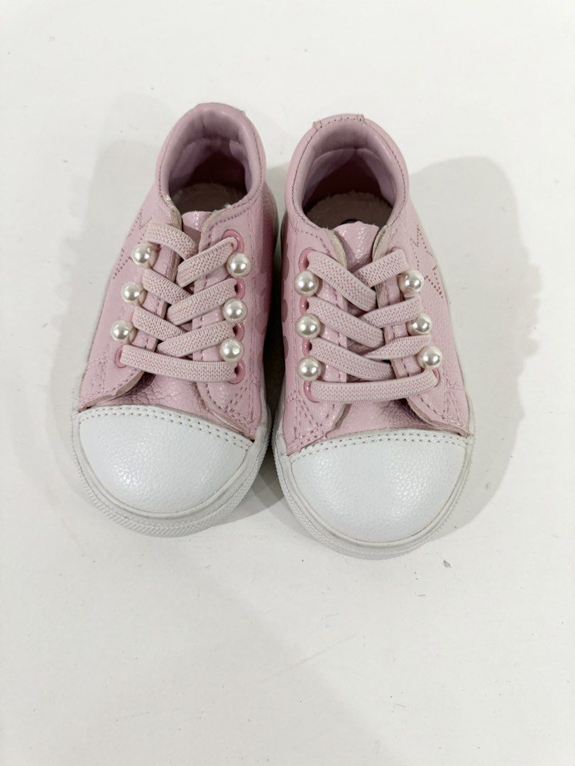 Pink Pearl Embellished Sneakers (Category: Babies & Kids Fashion) located in Pasig City. Submitted by tinylittlestore (Listing ID 1451697522, Image 1). Description: Size : 14 cm .