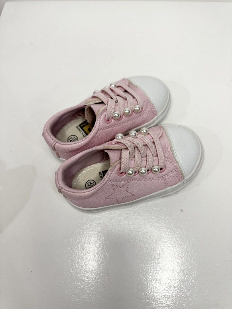 Pink Pearl Embellished Sneakers (Category: Babies & Kids Fashion) located in Pasig City. Submitted by tinylittlestore (Listing ID 1451697522, Image 3). Description: Size : 14 cm .