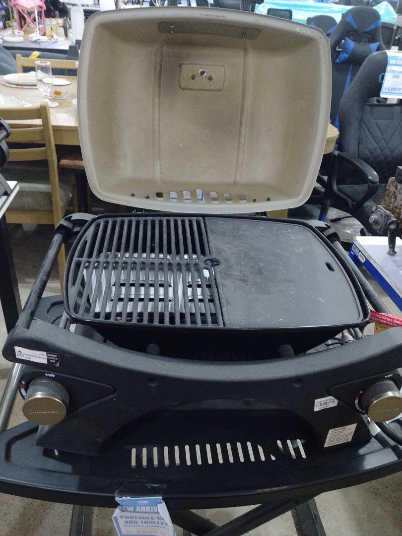 Portable Propane Grill with Griddle (Category: BBQ, Grills & Hotpots) located in Olongapo. Submitted by zenbear.389c0d (Listing ID 1451541088, Image 1). Description: - Portable propane grill - Two burner controls - Includes grill grate - Includes griddle plate - Ideal for camping and tailgating - Lid opens and closes.