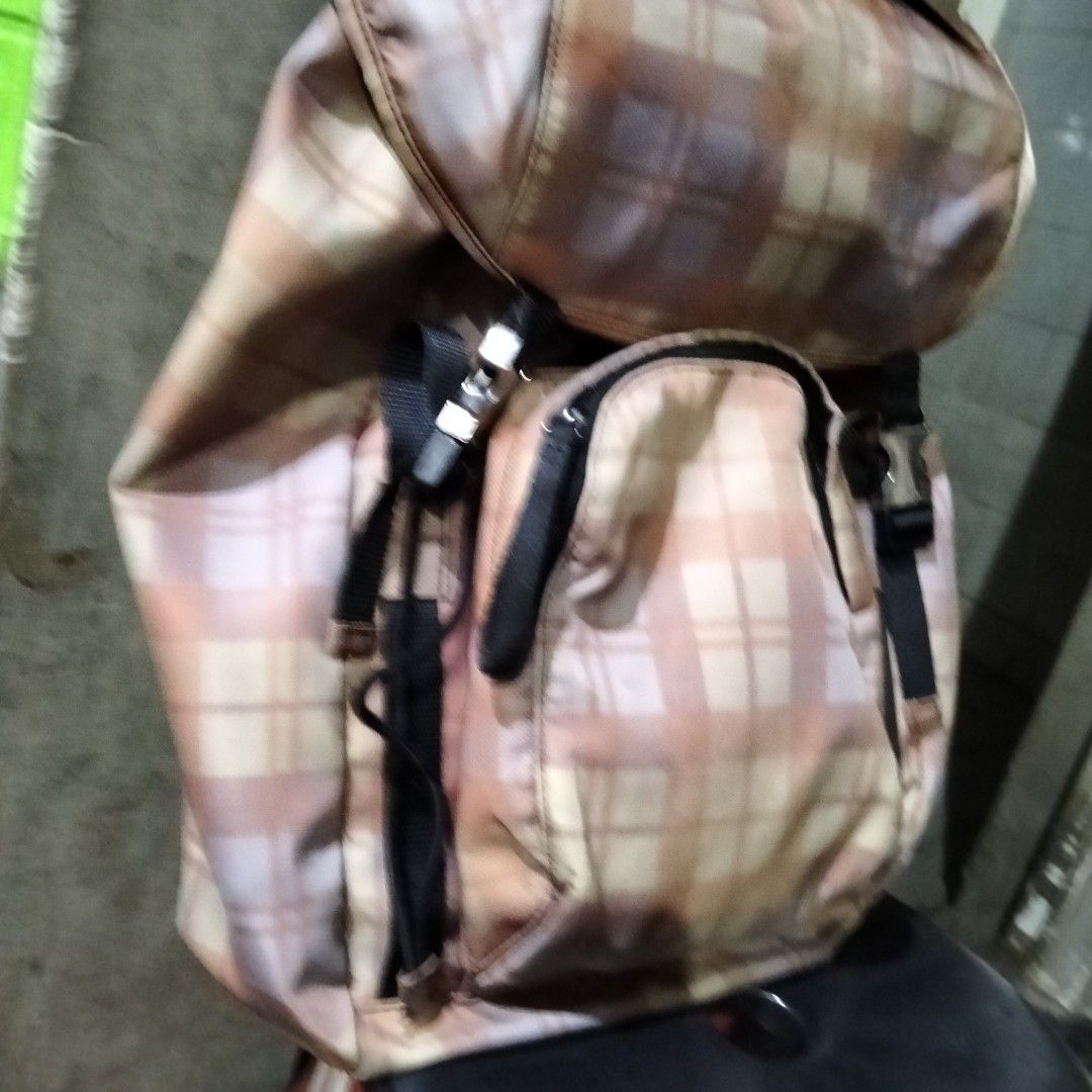 Prada Backpack (Category: Backpacks) located in El Salvador. Submitted by francheskaukayukay (Listing ID 1451619202, Image 3). Description: .