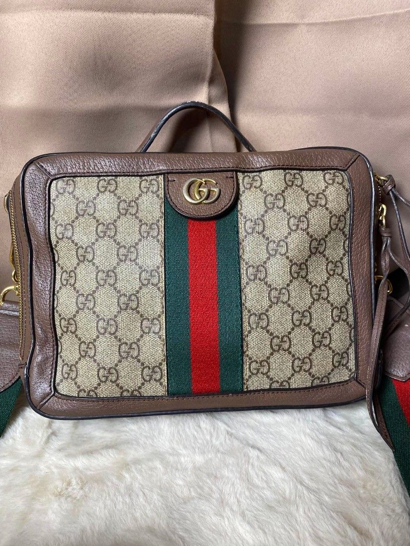 Preloved Gucci (Category: Luxury Bags & Wallets) located in Butuan. Submitted by leah_31.1994 (Listing ID 1451568552, Image 2). Description: accept COD through LBC courier.