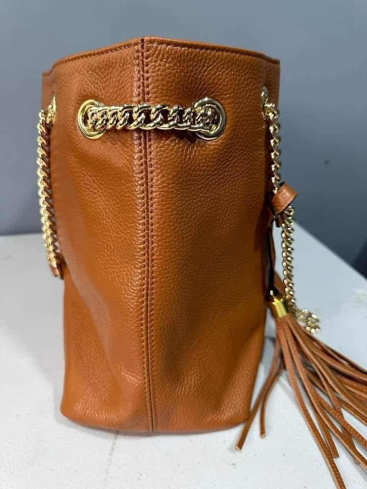 Preloved gutzzzii soho leather chain tote (Category: Luxury Bags & Wallets) located in Los Banos. Submitted by ditasbautista2329 (Listing ID 1451663633, Image 2). Description: Premium pebbled leather • Iconic embossed GG logo • Gold-tone chain shoulder straps • Leather tassel accent • Spacious interior • Color: Cognac/Tan Brown • Elegant at versatile design.