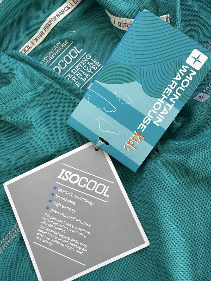 Quick drying base layer （分類：運動服裝）位於 Hong Kong。 由 beagle123 提交（商品編號 1451581365，圖片 3）。簡介： 全新未剪牌夏天透氣上衣, 12-14 years old。