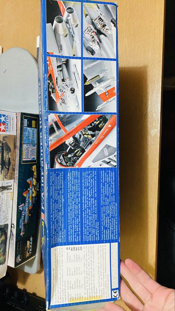 Revell F/A-18F Super Hornet 1:48 戰鬥機模型 （分類：汽車模型）位於 Hong Kong。 由 101champion101 提交（商品編號 1451666474，圖片 2）。簡介： Revell 1:48 F/A-18F Super Hornet 兩座位戰鬥機模型。盒裝完整，內有零件膠袋未開封。附有說明書同水貼。適合模型發燒友，砌返架戰機！。