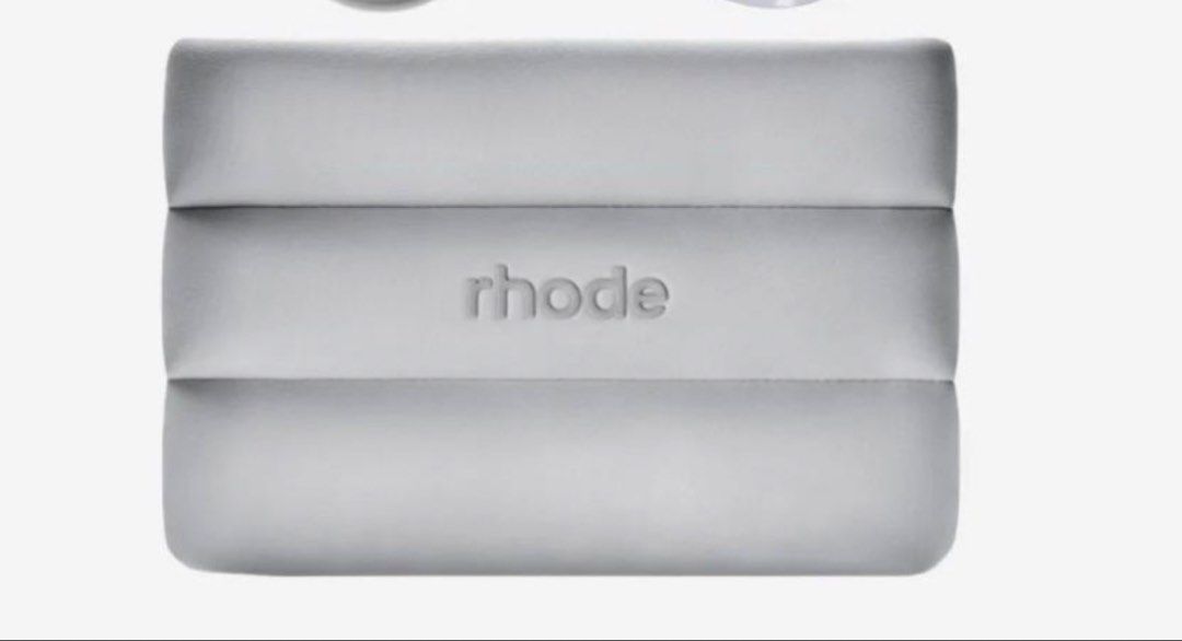 rhode bubble bag (Category: Makeup) located in Singapore. Submitted by _trumanblack (Listing ID 1451677367, Image 2). Description: rhode bubble bag in grey! brand new, kept in storage. +$2.50 for mail !.