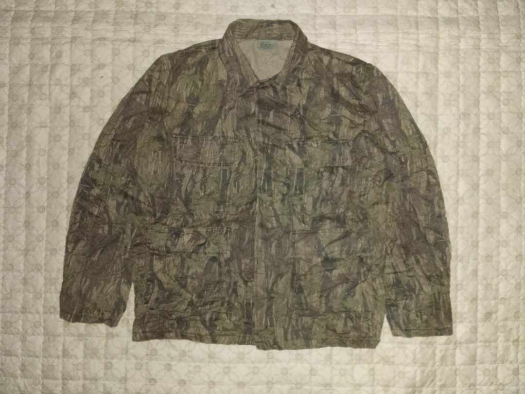 Rothko Military Field Jacket Camou Medium Regular (Category: Coats, Jackets and Outerwear) located in Zamboanga. Submitted by zhumhazhav (Listing ID 1451535893, Image 1). Description: In good condition Color rate 9.5/10 Size medium regular on tag No issue/flaws See all photos for details Dimensions ; Width 24 Length 28 Shoulder 18 Sleeve 24 1499 shipped or best offer.