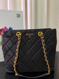 (Category: ) located in . Submitted by bagsandshoesmanymore (Listing ID 1438517109, Image 1). Description: .