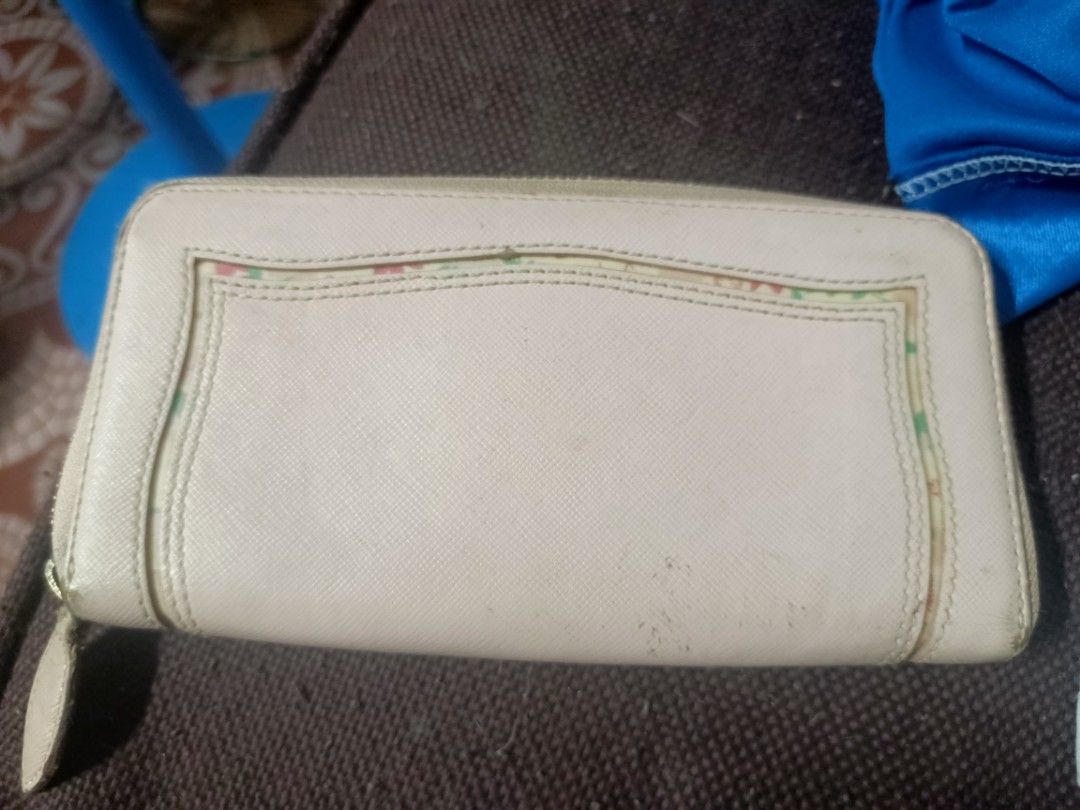 SAMANTHA THAVASA WALLET 💕 (Category: Luxury Bags & Wallets) located in Manila. Submitted by aerycha (Listing ID 1451568869, Image 2). Description: looking for a branded wallet for a small price? check this wallet out! 💕 brand: Samantha Thavasa 😺 price: negotiable to 280 if sure buyer 😻.