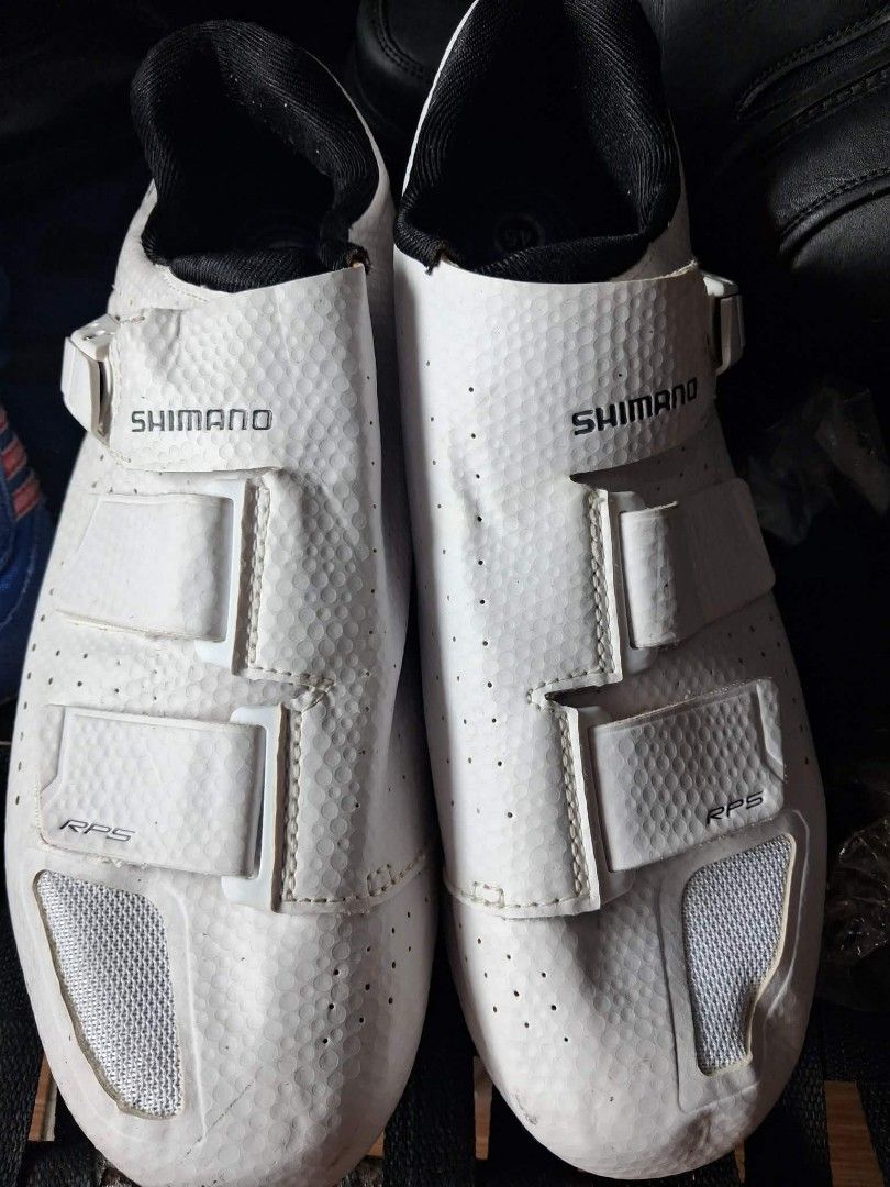Shimano SH-RP5 (Category: Sneakers) located in Koronadal. Submitted by glads08089 (Listing ID 1451521750, Image 2). Description: Shimano SH-RP5 RB size 45 excellent condition carbon.