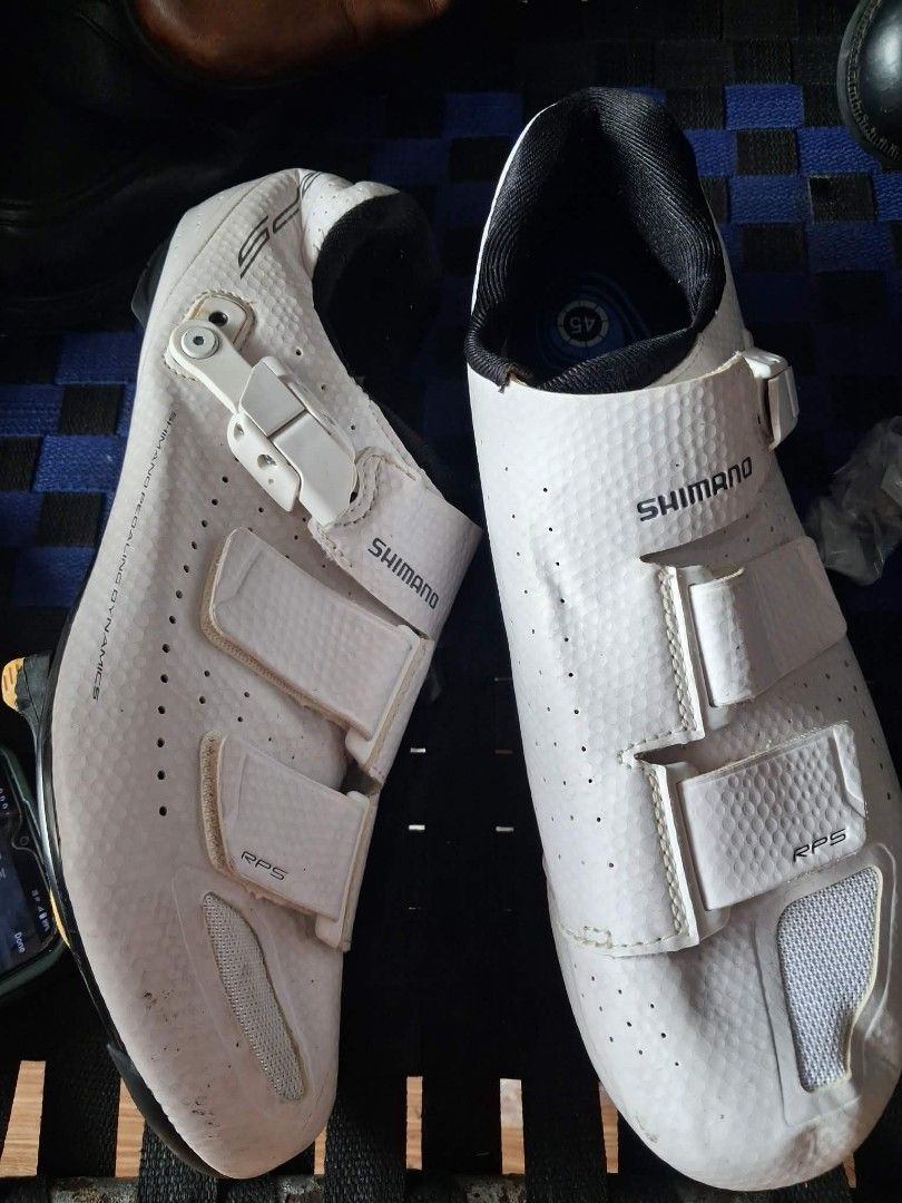 Shimano SH-RP5 (Category: Sneakers) located in Koronadal. Submitted by glads08089 (Listing ID 1451521750, Image 1). Description: Shimano SH-RP5 RB size 45 excellent condition carbon.