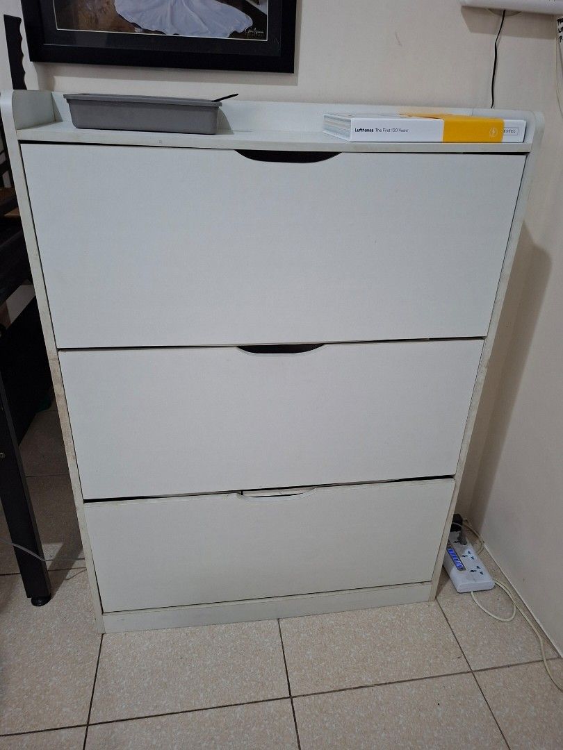 Shoe rack (Category: Storage Boxes & Baskets) located in Paranaque City. Submitted by potatoiceblended (Listing ID 1451007116, Image 2). Description: with issue : lumulundo / curved na yung layers.