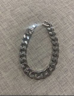 (Category: ) located in . Submitted by buysellcloset (Listing ID 1451658704, Image 1). Description: .